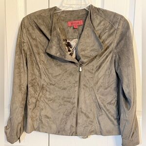 Chic Women's Faux Suede Lined Tan Jacket w/pockets Sz S NWOT. Belle Gray.   CE